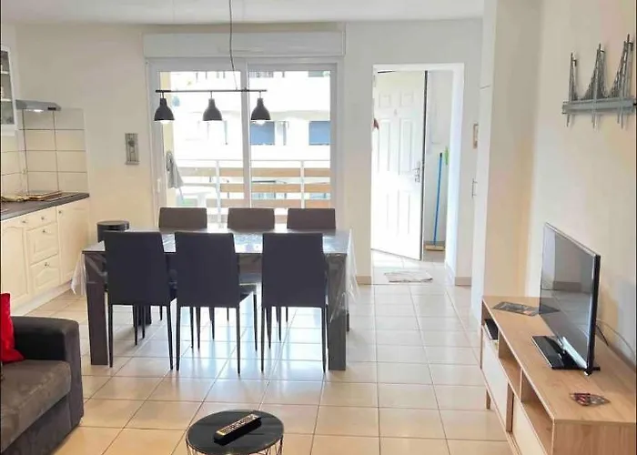 Magnifique T3 Avec Balcon Vue Montagne , Plein Centre Et Proche Du Lac